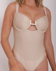 Vista previa del color BEIGE del producto Body Sleek con Escote