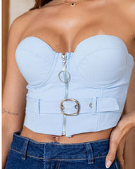 Vista previa del color NEGRO del producto Crop top strapless con copas y cierre frontal