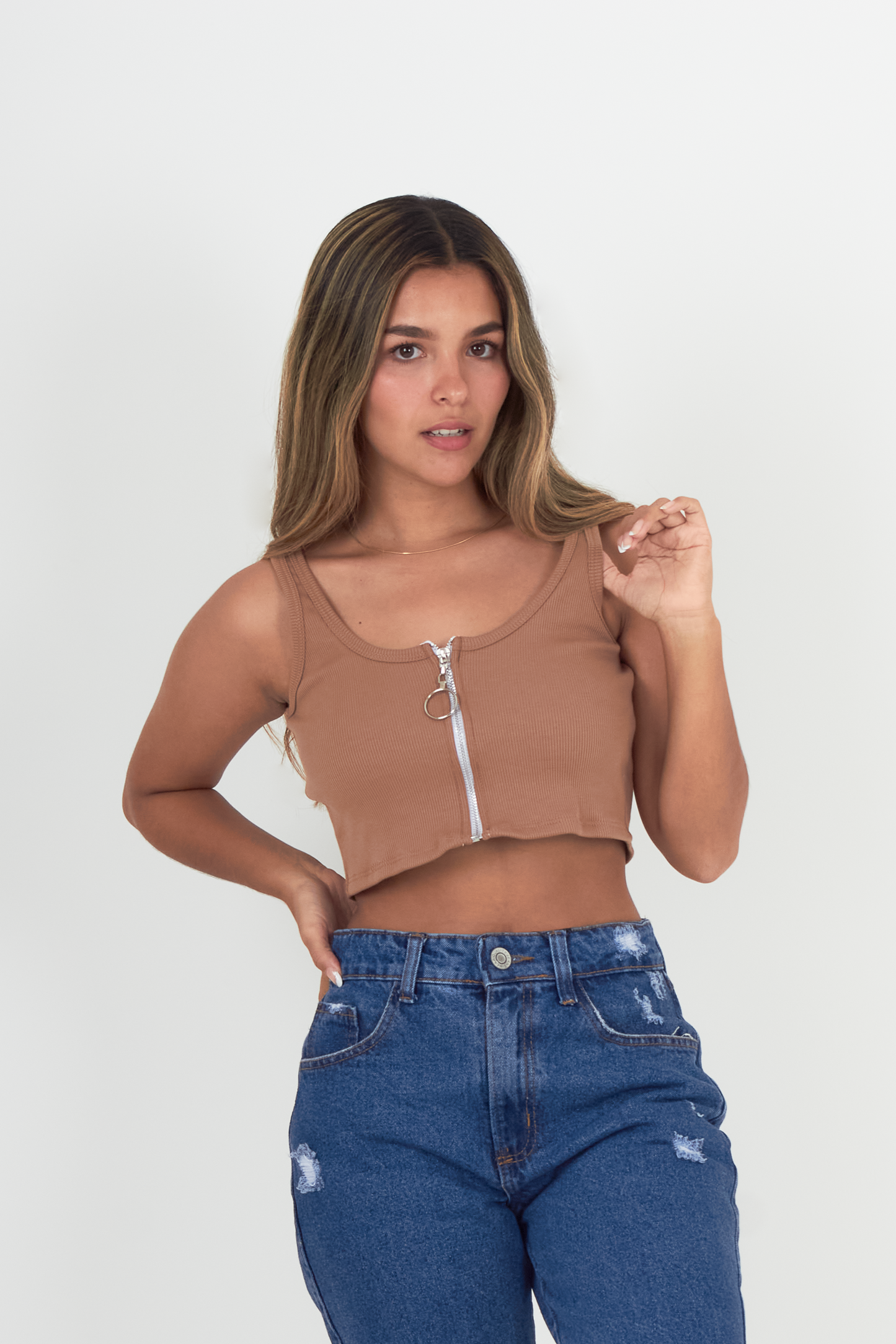 Crop top básico con cremallera