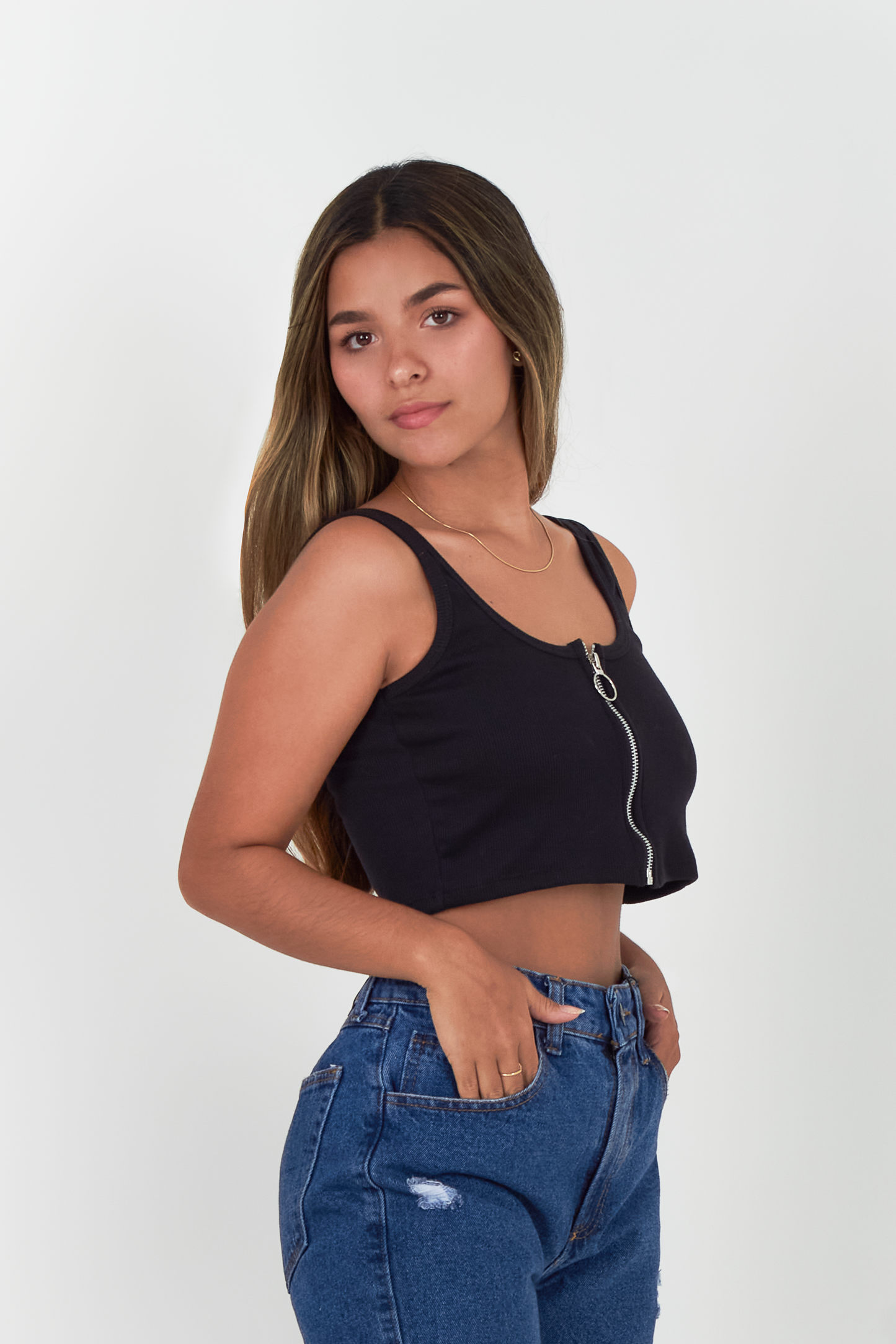 Crop top básico con cremallera