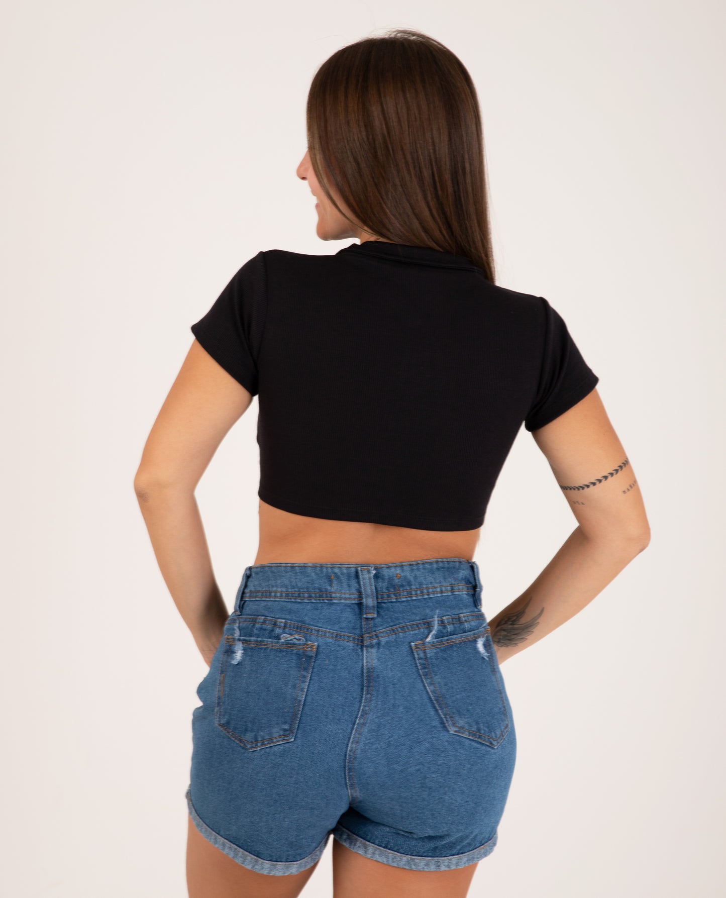 Camiseta tipo polo crop top con cremallera