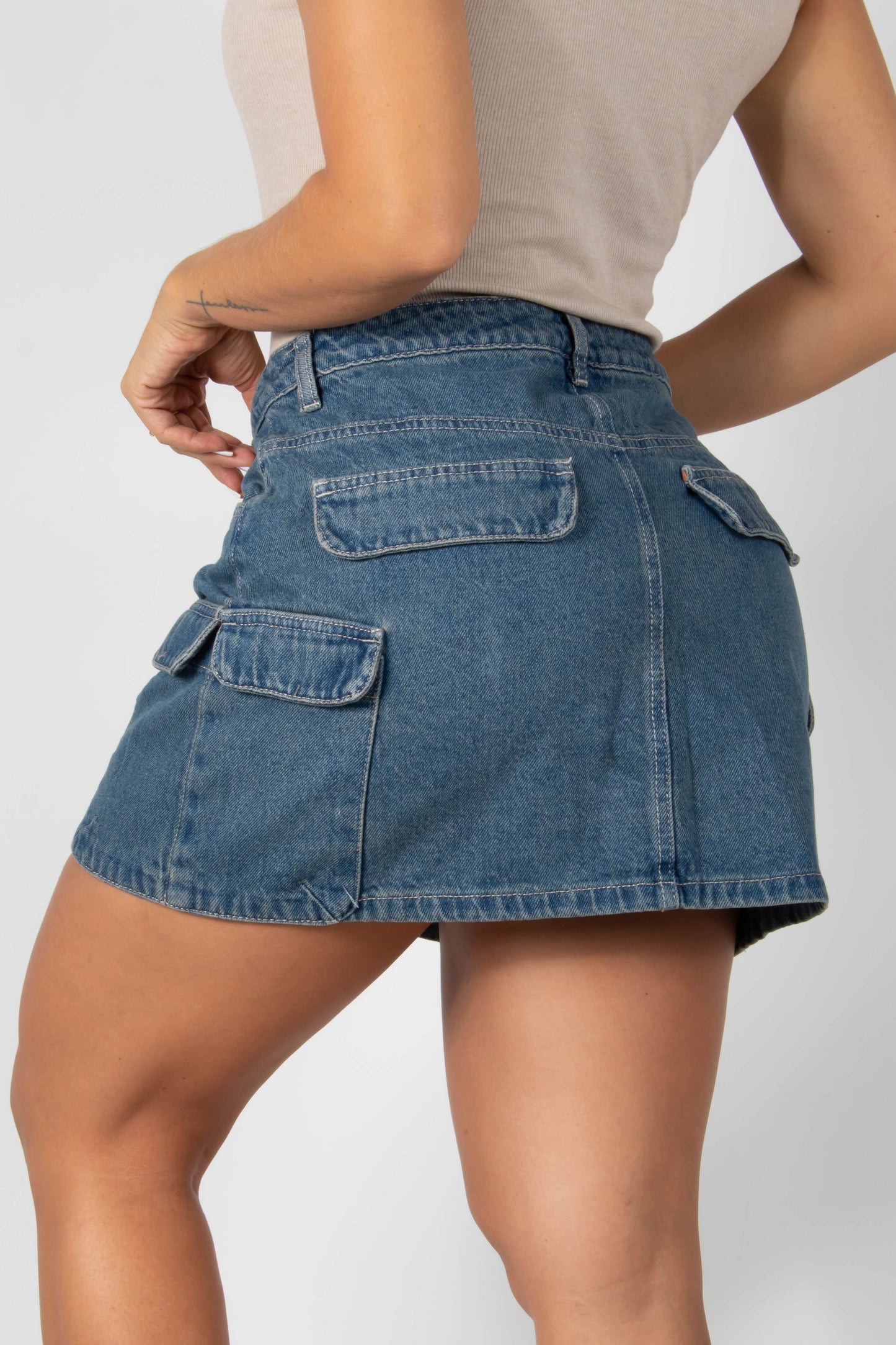 FALDA TIPO CARGO EN DENIM