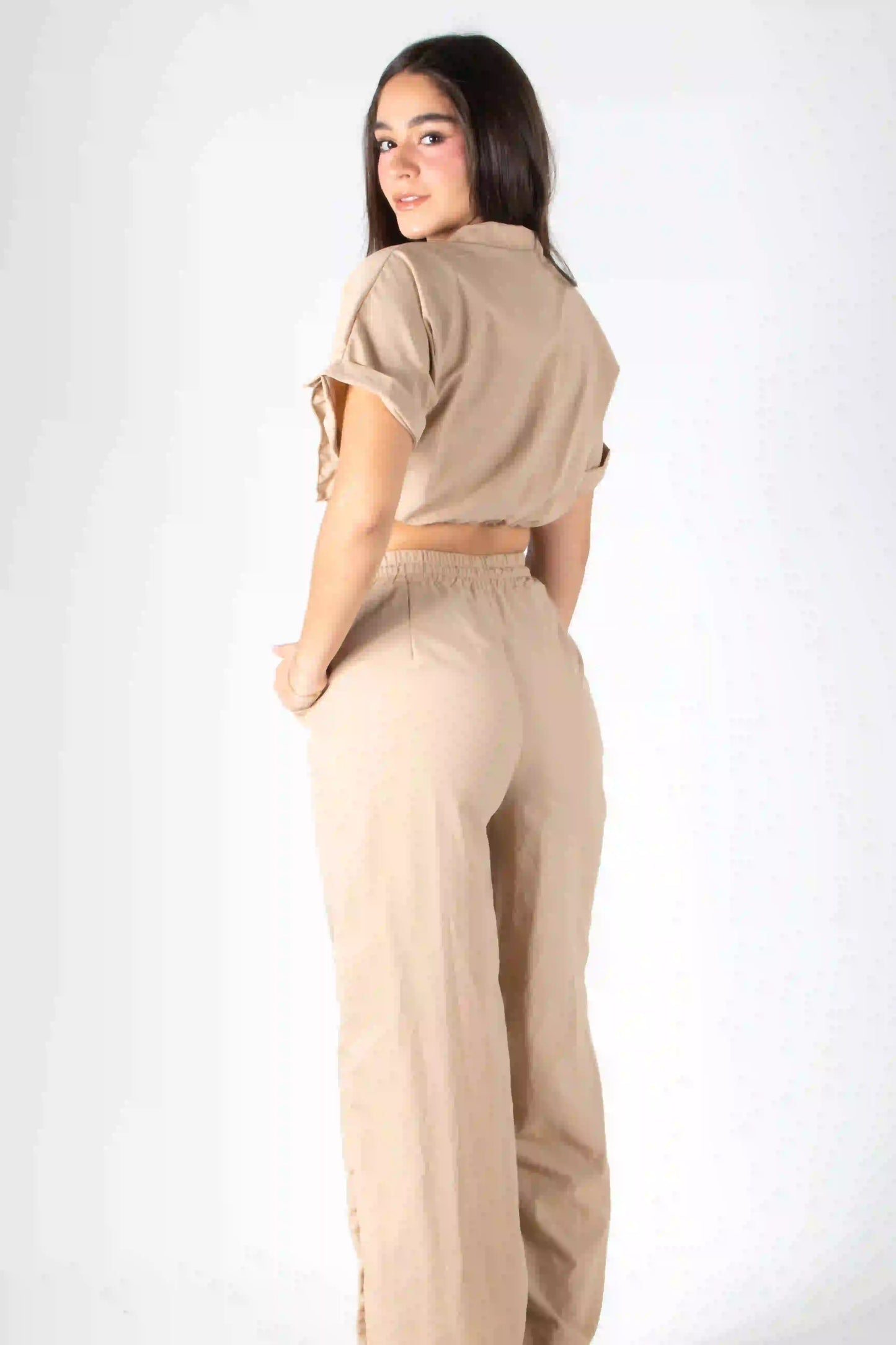 CONJUNTO DE CAMISERA TIPO CARGO Y PANTALON CON AJUSTES