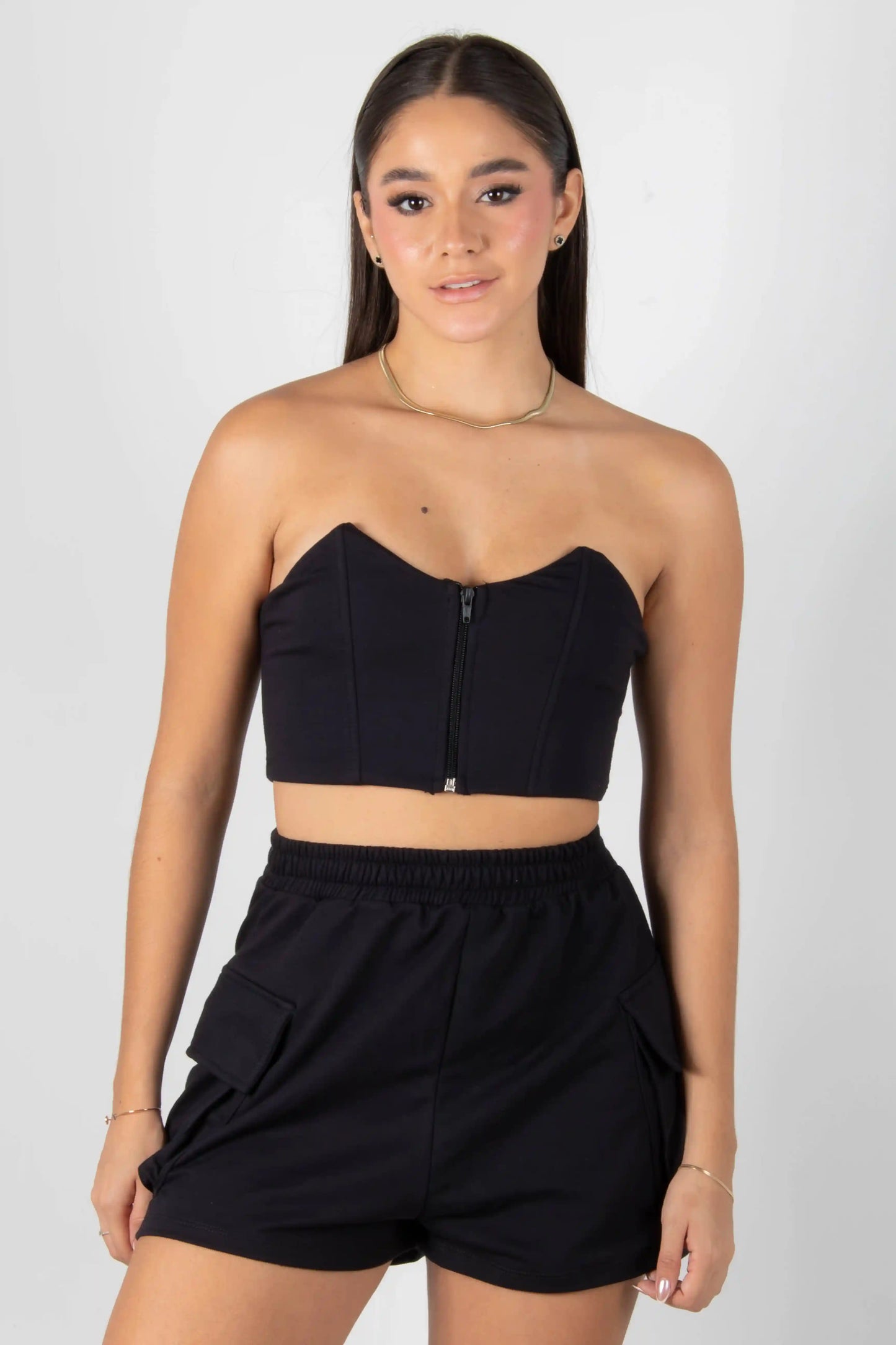 Set Top Strapless con Cremallera y Short Cargo