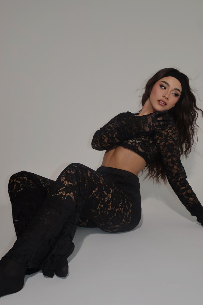 Pantalón bota recta con blonda