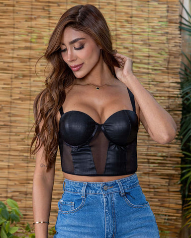 Crop top en cuerina y transparencias. imagen 3