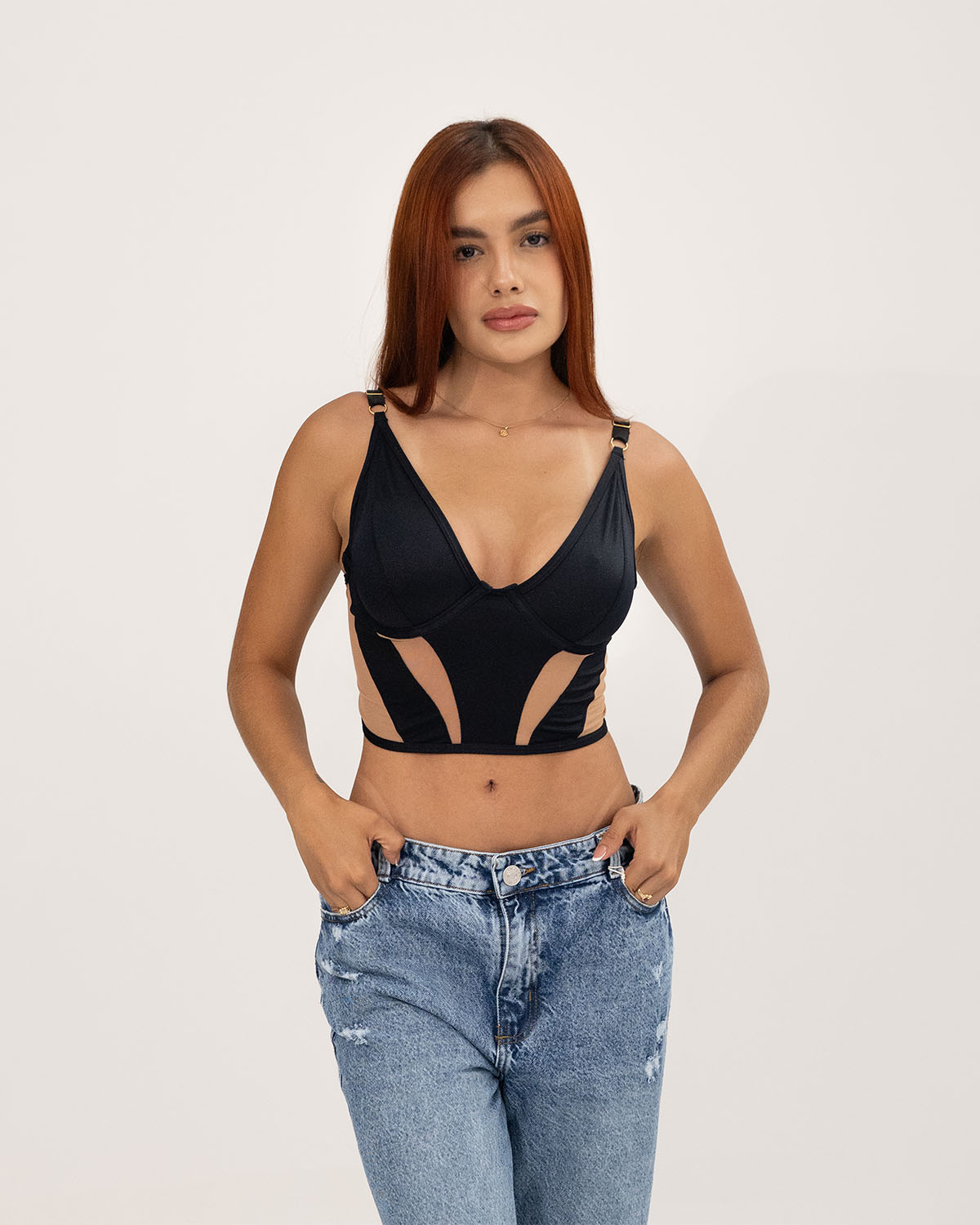 Crop transparente nude