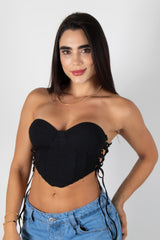 CROP TOP STRAPLESS TIPO CORSET CON COPAS Y AJUSTES LATERALES