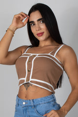 Crop top con líneas en contraste