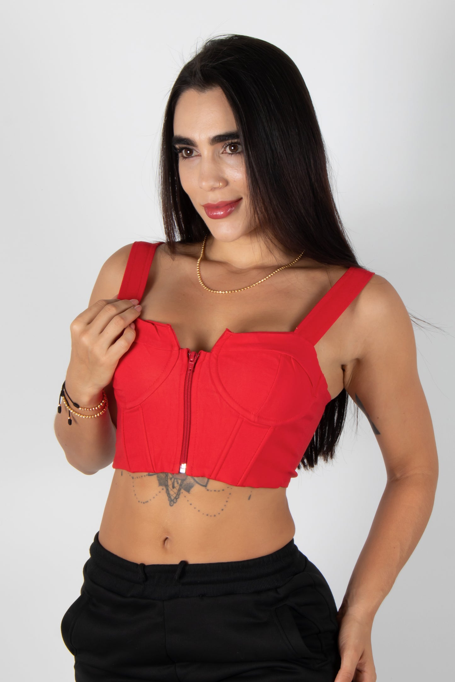 CROP TOP DE COPAS Y CREMALLERA DELANTERA