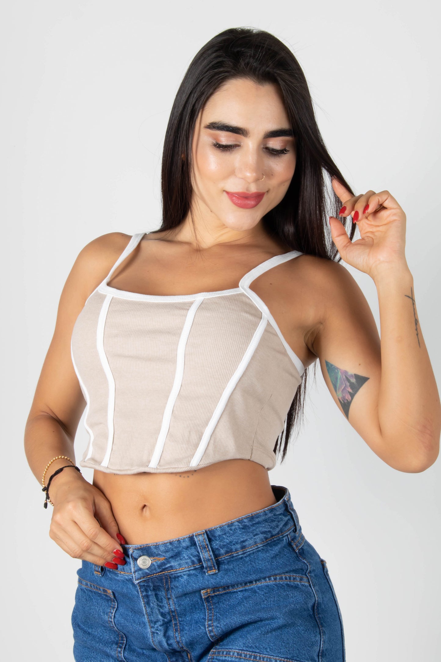 CROP TOP TIPO CORSET CON LINEAS DE DECORACION