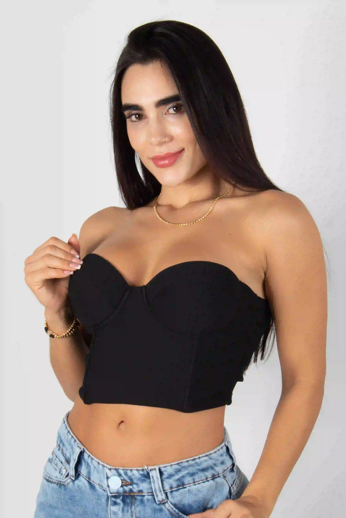 BLUSA TIPO CROP TOP CON COPAS Y AJUSTE POSTERIOR
