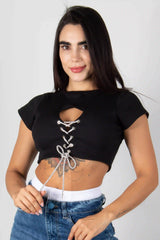 BLUSA TIPO CROP TOP CON AJUSTE Y ESCOTE