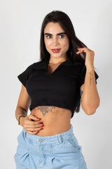 Camiseta tipo polo en crop top