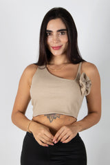 crop top con flor decorativa