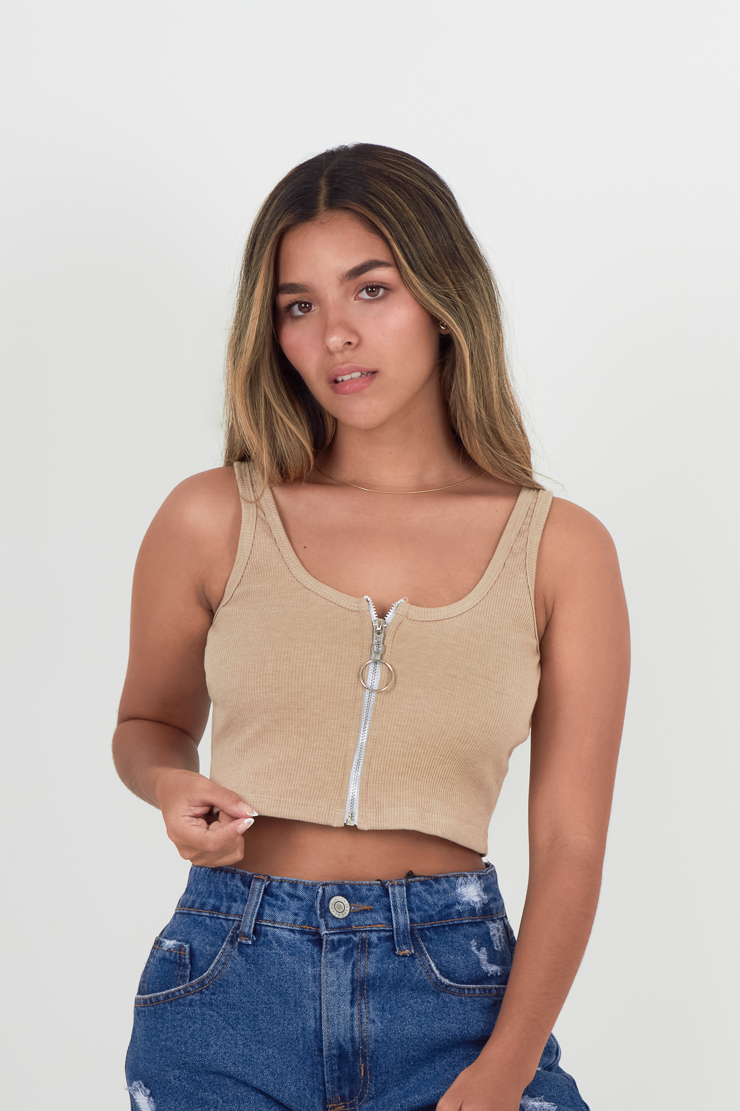 Crop top básico con cremallera