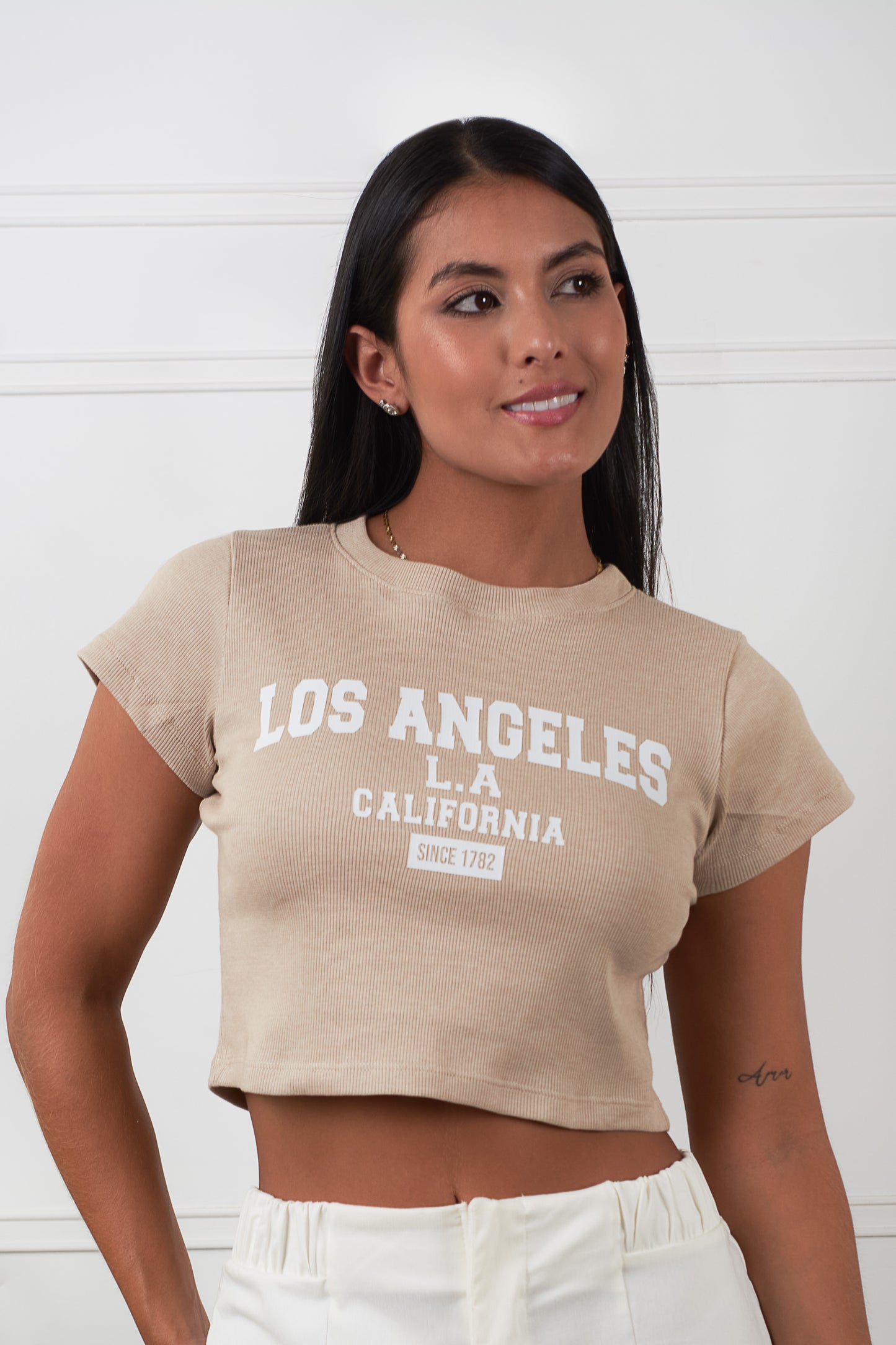 Camiseta tipo crop top con estampado