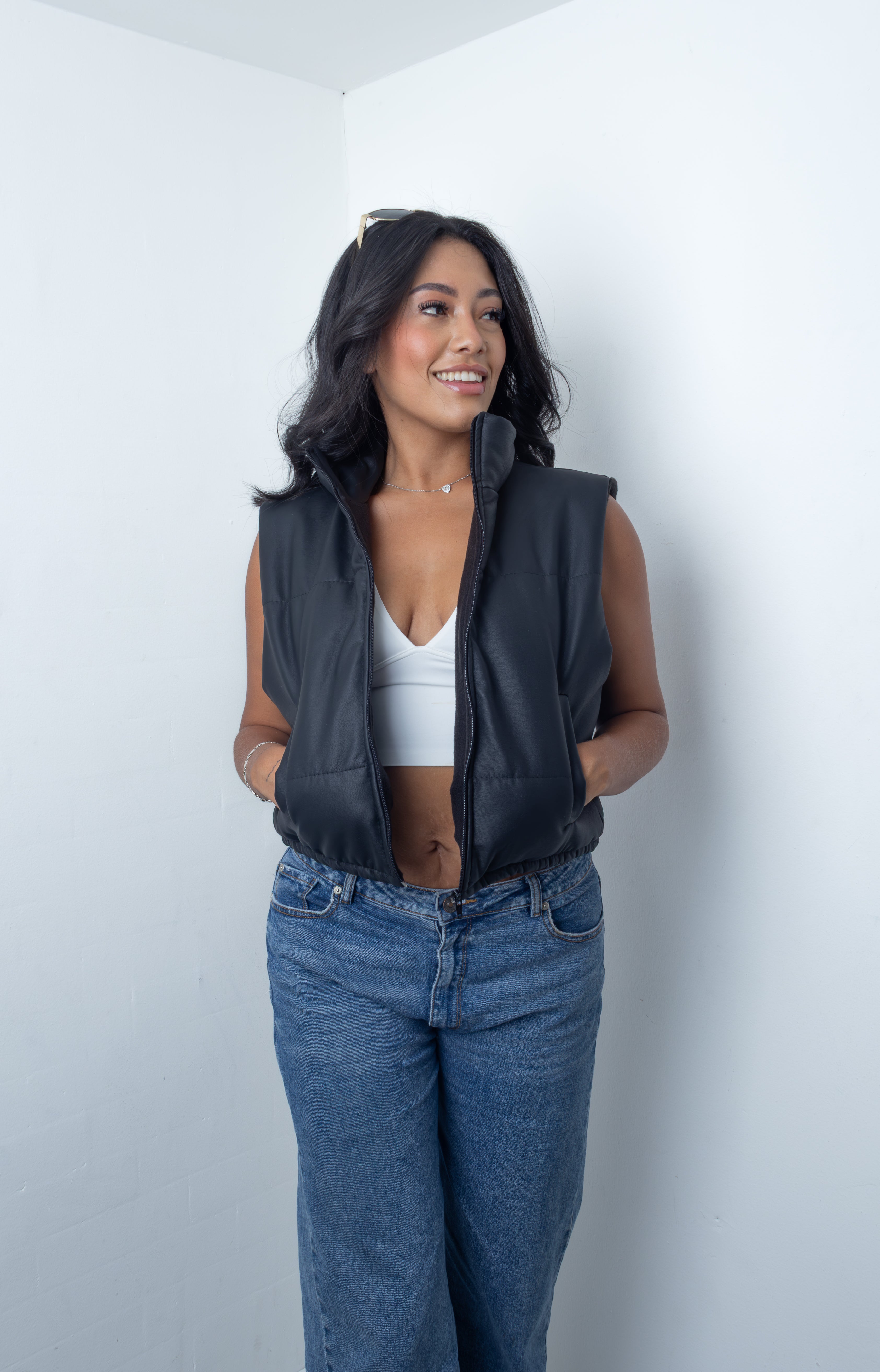 ChalecoCarolina negra acolchada para mujer, sin mangas, con cuello alto, bolsillos y cierre frontal