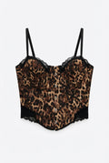 Corset Beza con estampado animal print para mujer, copas estructuradas con aros, varillas moldeadoras, cierre de ganchos y tirantes ajustables.