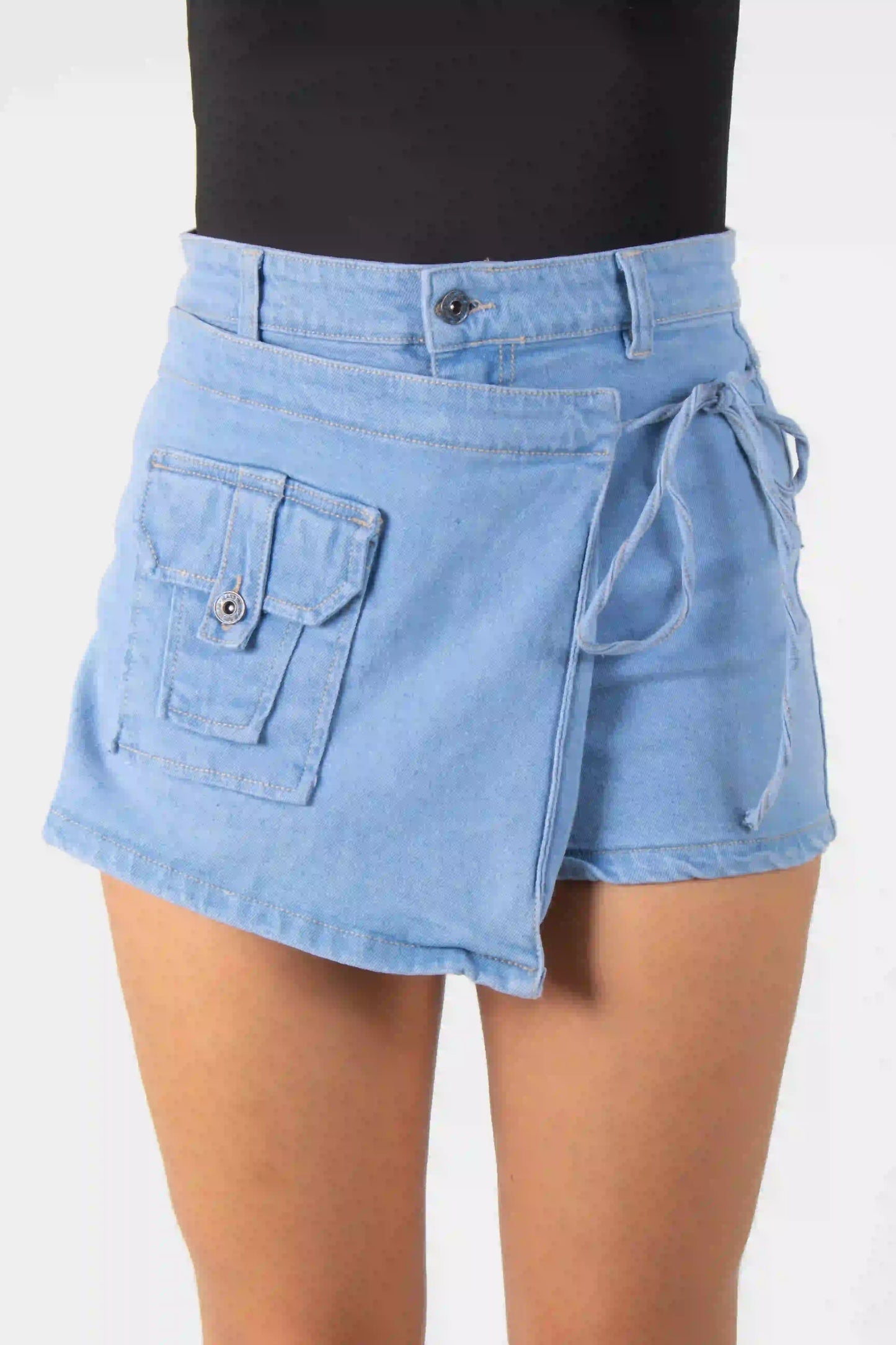 FALDA SHORT TIPO CARGO CON TIRA DE AJUSTE