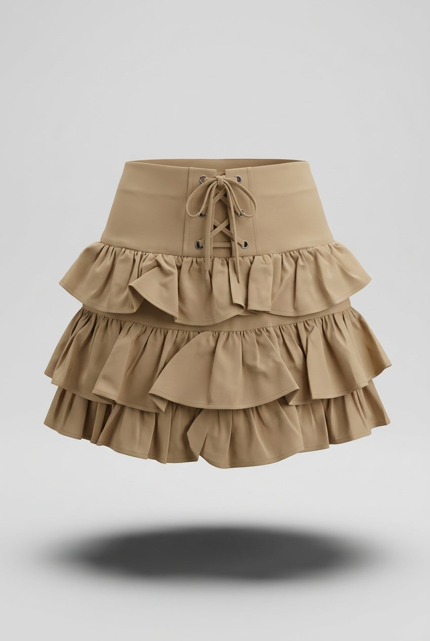 Falda Petra corta para mujer con volantes escalonados y pretina alta tipo corset con cordones ajustables cruzados.