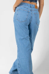 JEAN EN DENIM CON DESGASTES