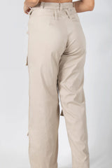 PANTALON TIPO CARGO CON DOBLE CORREA DE AJUSTE