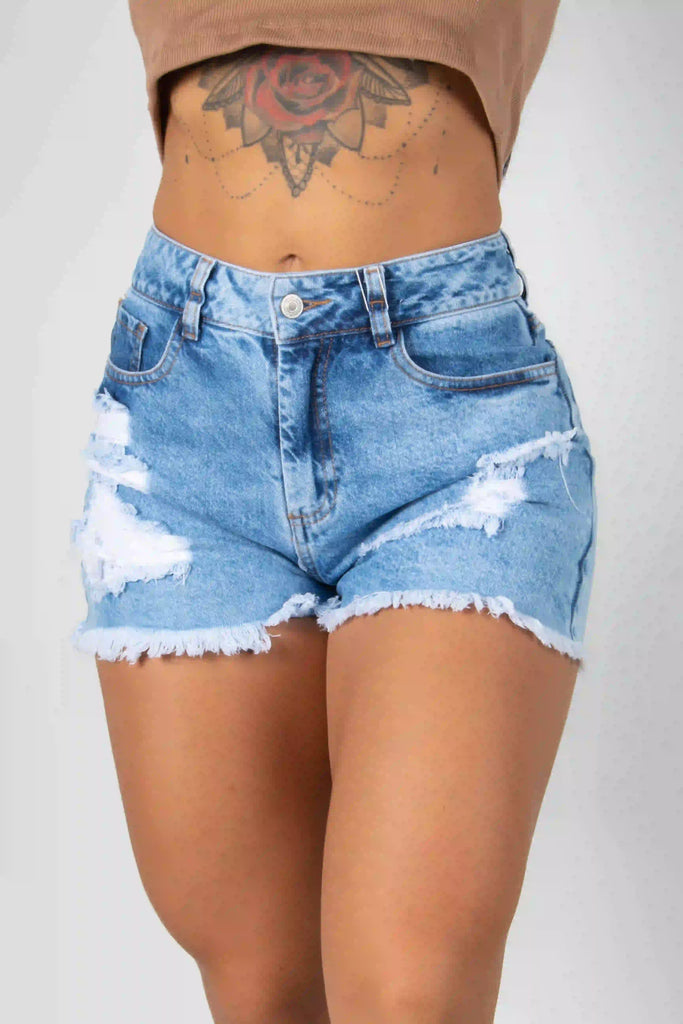 SHORT EN DENIM CON DESGASTE