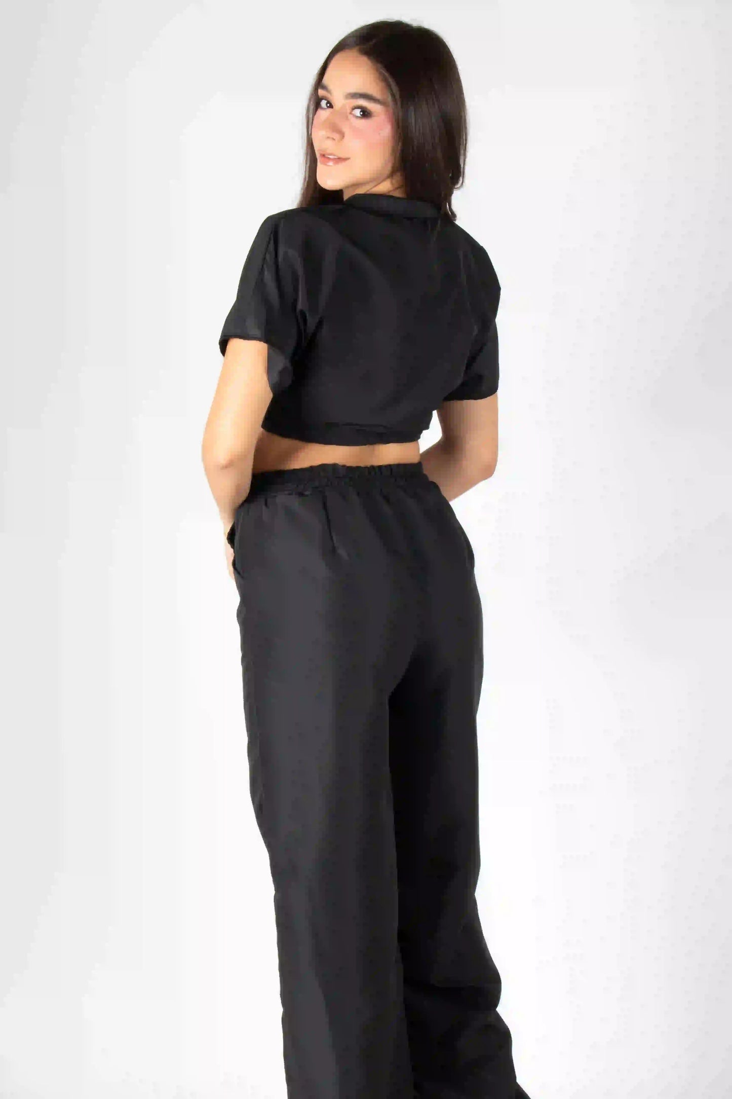 CONJUNTO DE CAMISERA TIPO CARGO Y PANTALON CON AJUSTES
