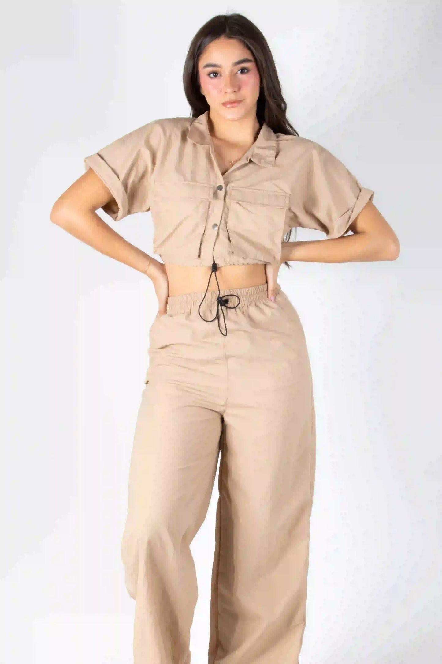 CONJUNTO DE CAMISERA TIPO CARGO Y PANTALON CON AJUSTES