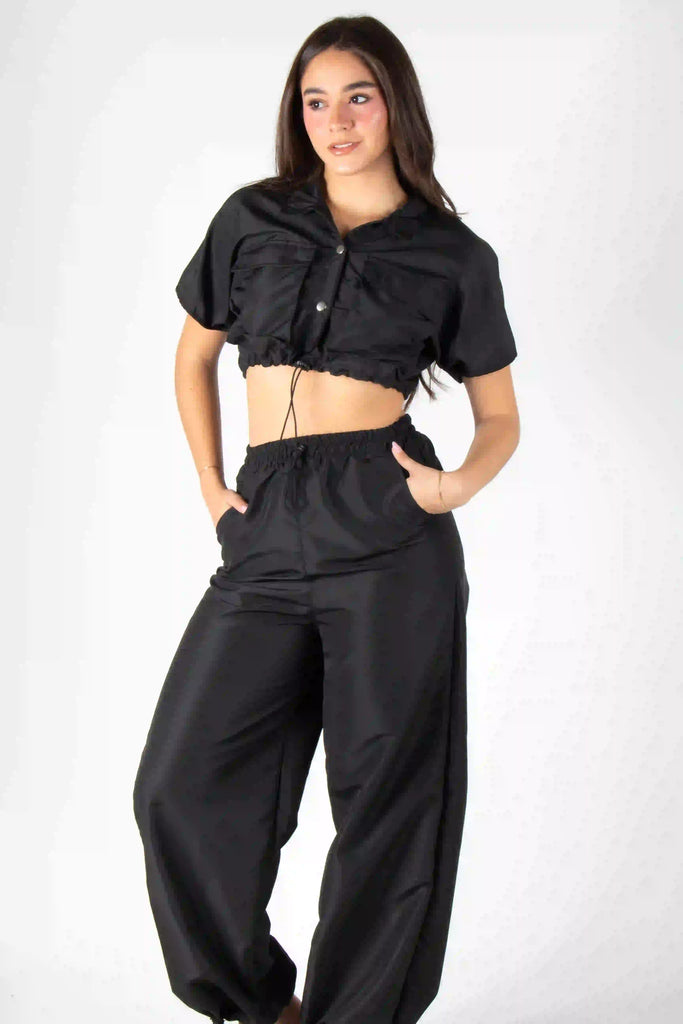 CONJUNTO DE CAMISERA TIPO CARGO Y PANTALON CON AJUSTES