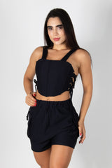 CONJUNTO DE SHORT TIPO CARGO CON CROP TOP TIPO CORSET