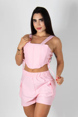 CONJUNTO DE SHORT TIPO CARGO CON CROP TOP TIPO CORSET