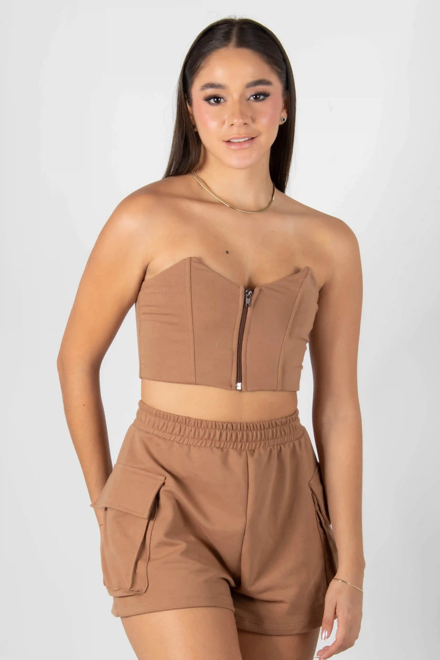 Set Top Strapless con Cremallera y Short Cargo