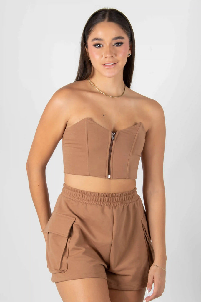 Set Top Strapless con Cremallera y Short Cargo