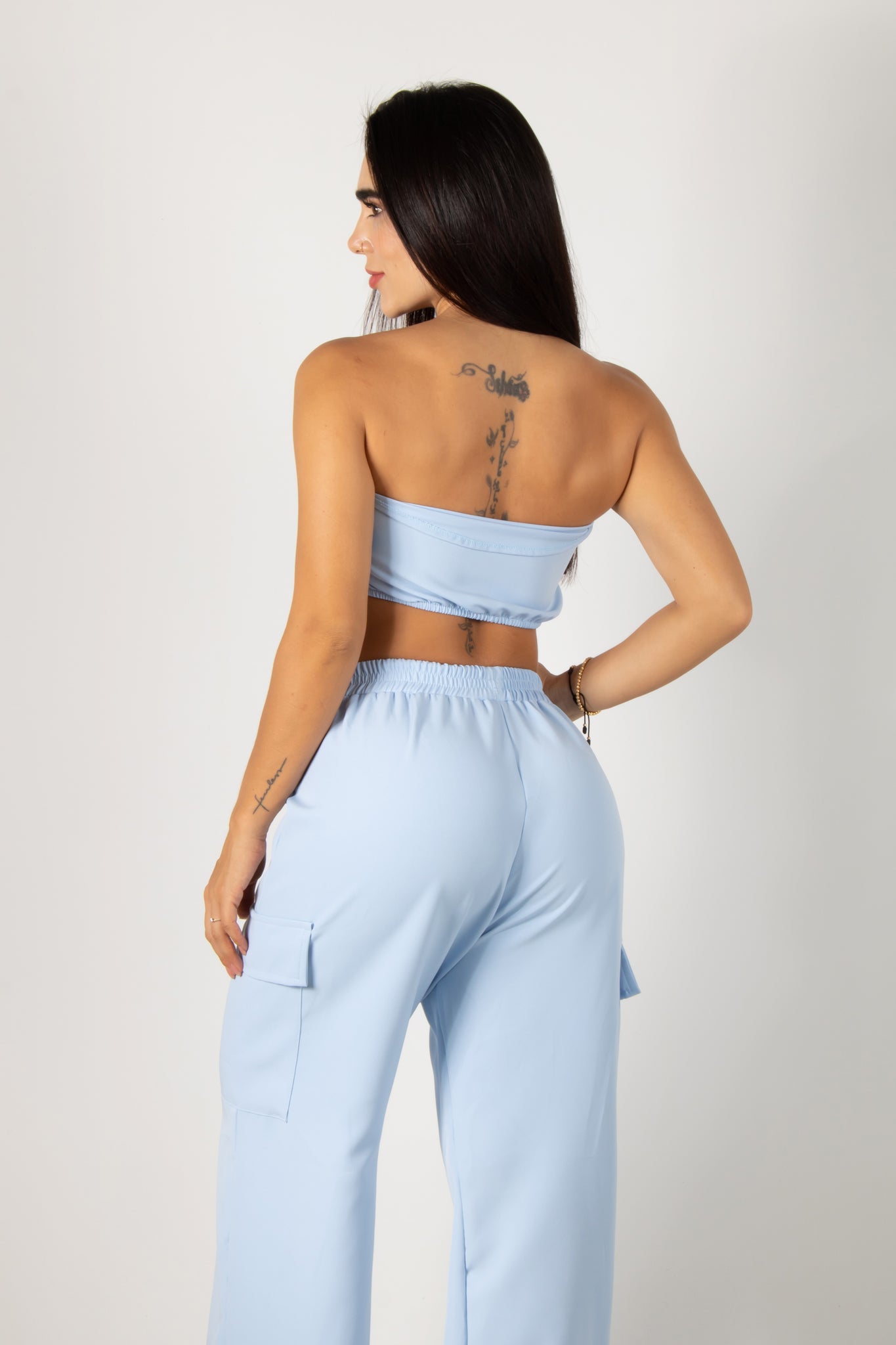 CONJUNTO DE TOP STRAPLESS Y PANTALÓN TIPO CARGO – Aguamarina Colombia