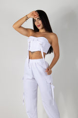 CONJUNTO DE TOP STRAPLESS Y PANTALÓN TIPO CARGO