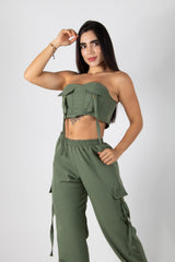 CONJUNTO DE TOP STRAPLESS Y PANTALÓN TIPO CARGO