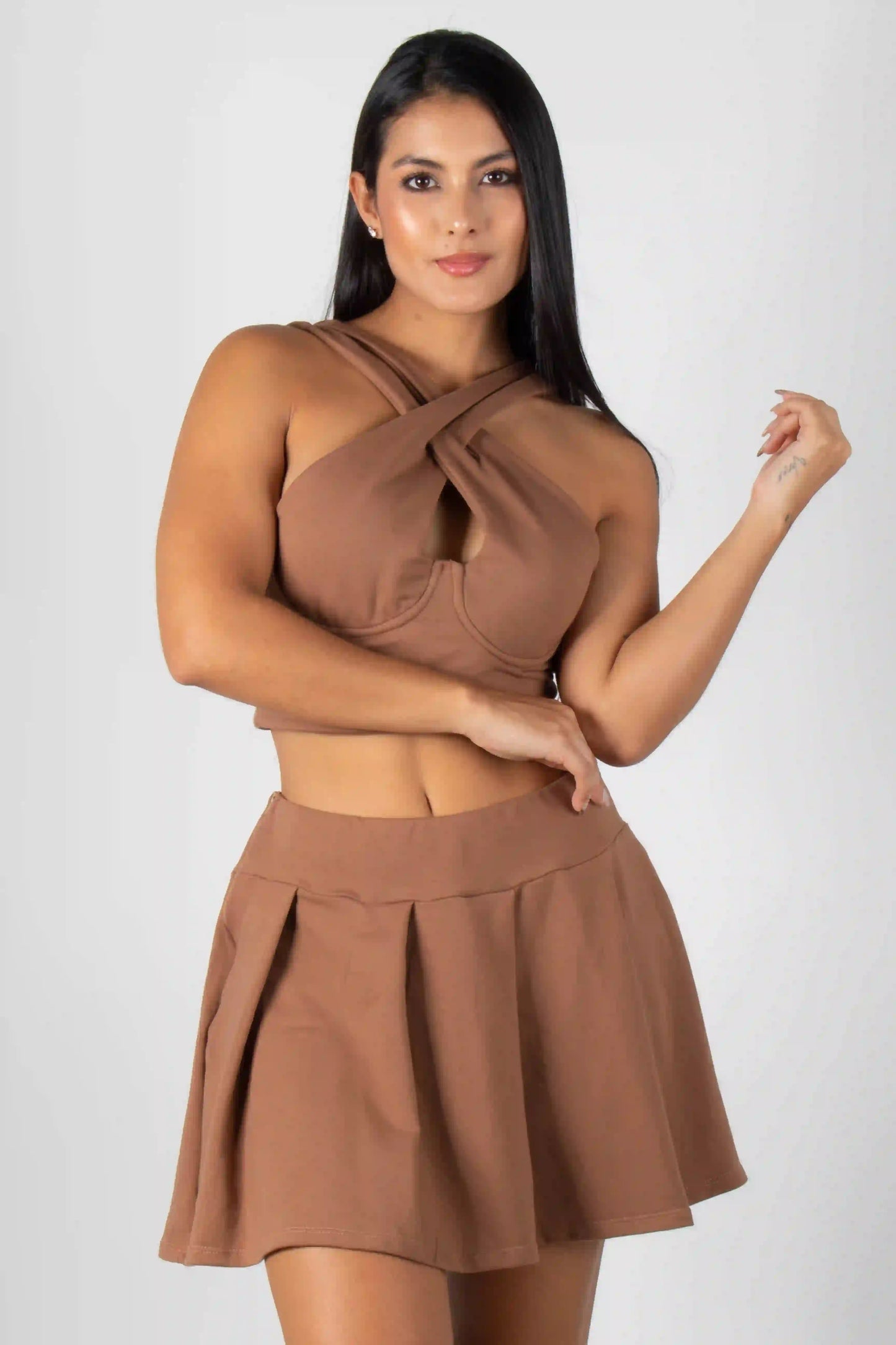 CONJUNTO TIPO CROP TOP CON FALDA PLIZADA