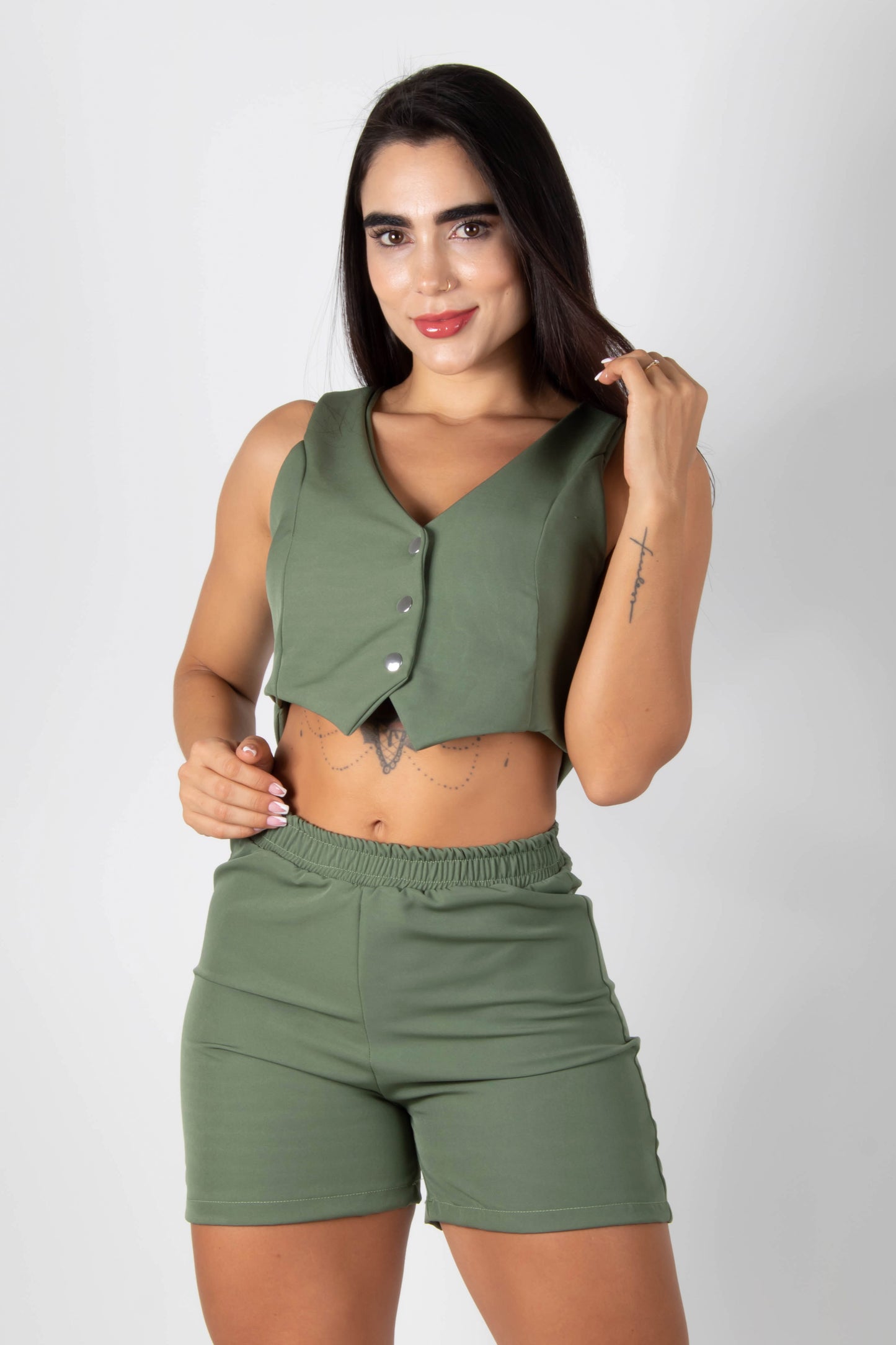 CONJUNTO CON SHORT Y CROP TOP