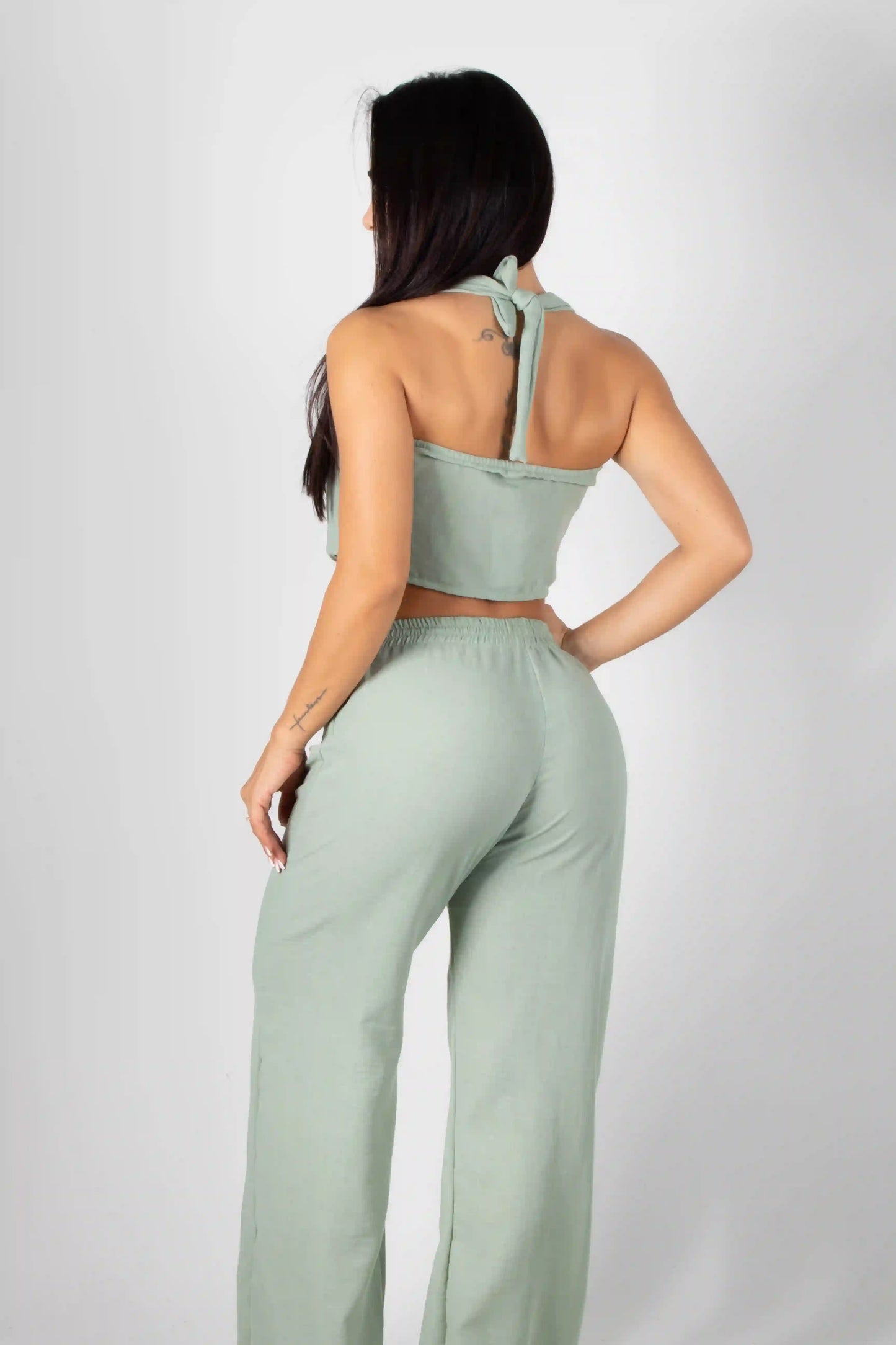 CONJUNTO DE CHALECO TIPO CROPTOP Y PANTALON BOTA RECTA