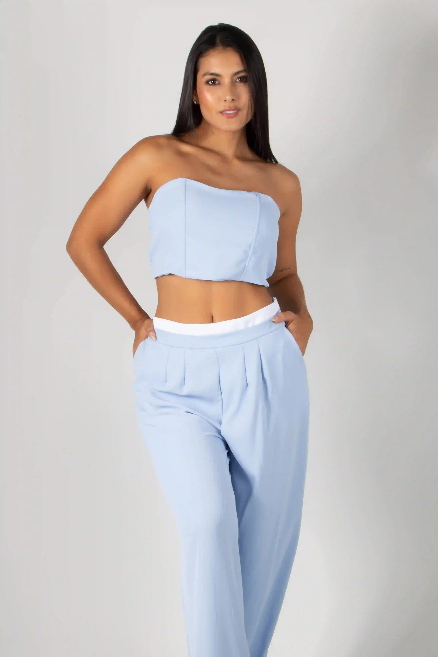 CONJUNTO DE CROPTOP TIPO CORSET Y PANTALON CON ELONGACION