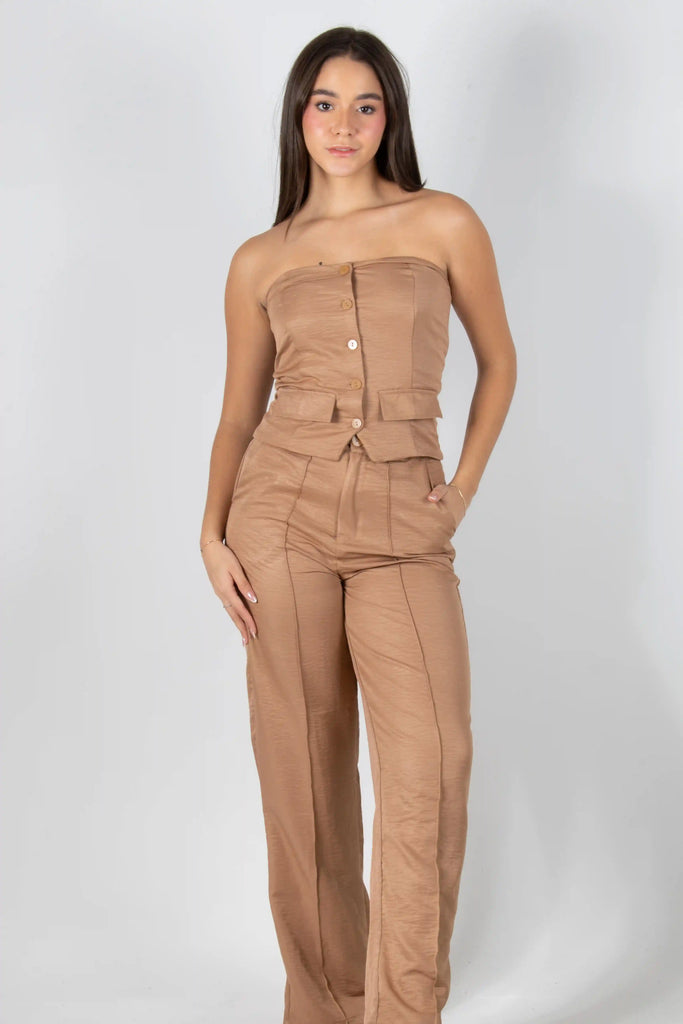 CONJUNTO DE BLUSA TIPO CARGO CON ELONGACION POSTERIOR Y PANTALON
