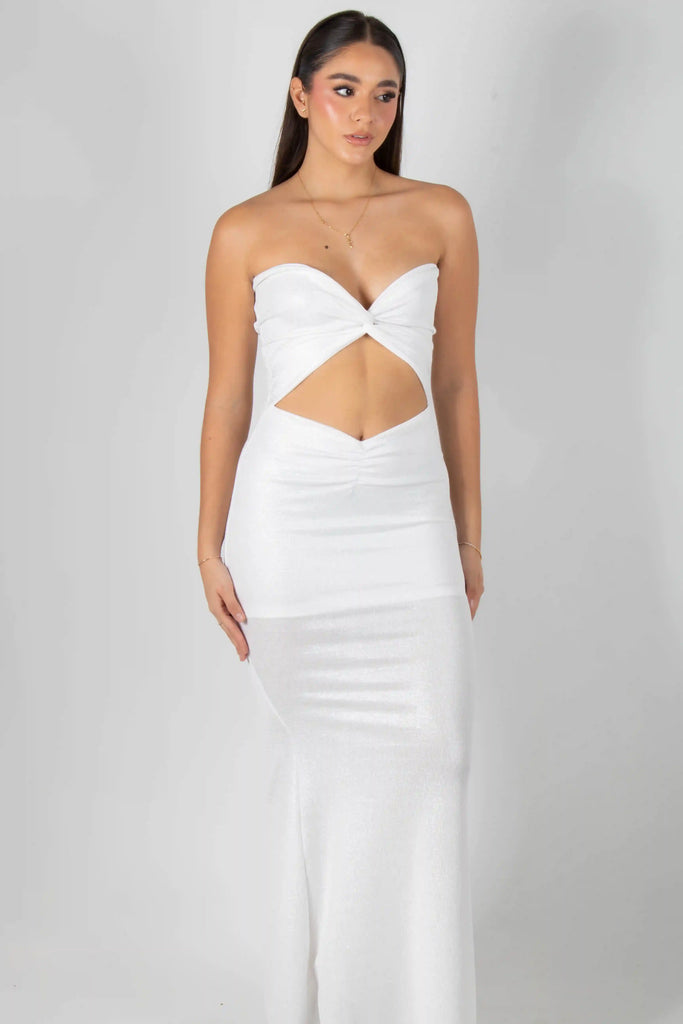 VESTIDO LARGO BRILLANTE STRAPLESS CON ESCOTES POSTERIOR Y DELANTERO Y ABERTURA INFERIOR